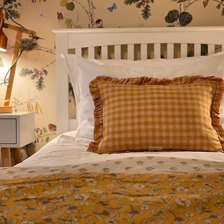 Woodpecker Lodge - Brook Meadow - Sleeps 4 Plus 2 - No Pets Маркет-Харборо Экстерьер фото