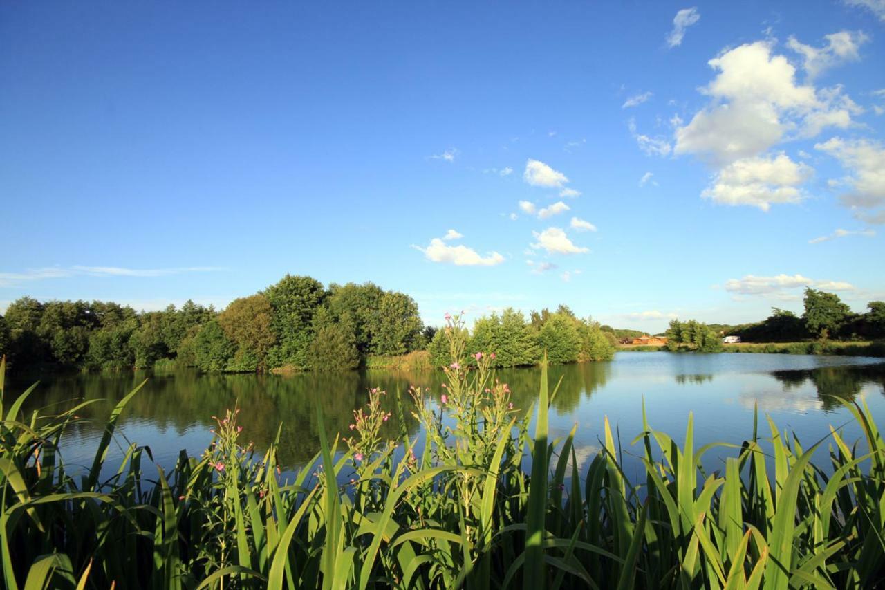 Woodpecker Lodge - Brook Meadow - Sleeps 4 Plus 2 - No Pets Маркет-Харборо Экстерьер фото